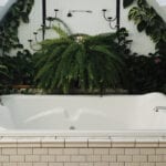 Badezimmer mit Pflanzen